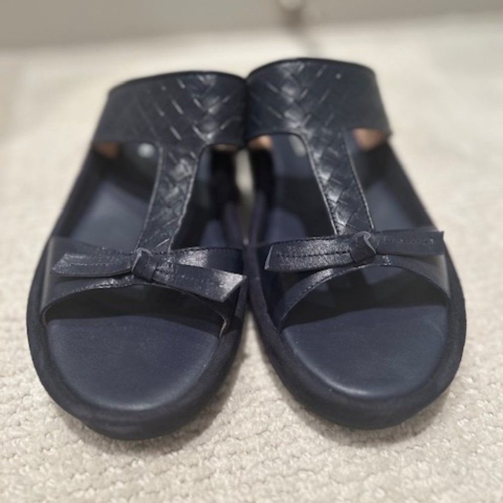 Elegant Black Sandals Made in Italy, navy leather